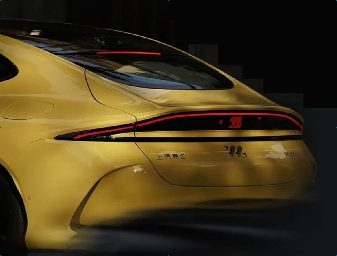 聚飛光電直顯ISD屏助力智己LS6共創交互智慧燈語